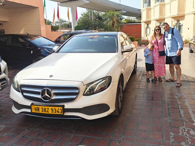 Taj Mahal Tour by Luxury Car